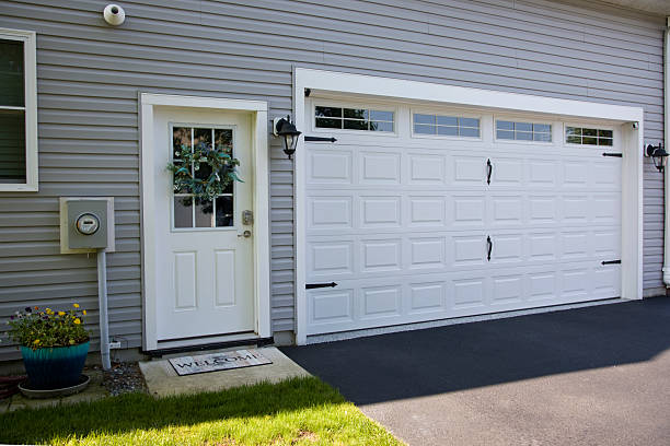 24/7 Emergency Garage Door Panel Replacement experts in Henderson County County, TN